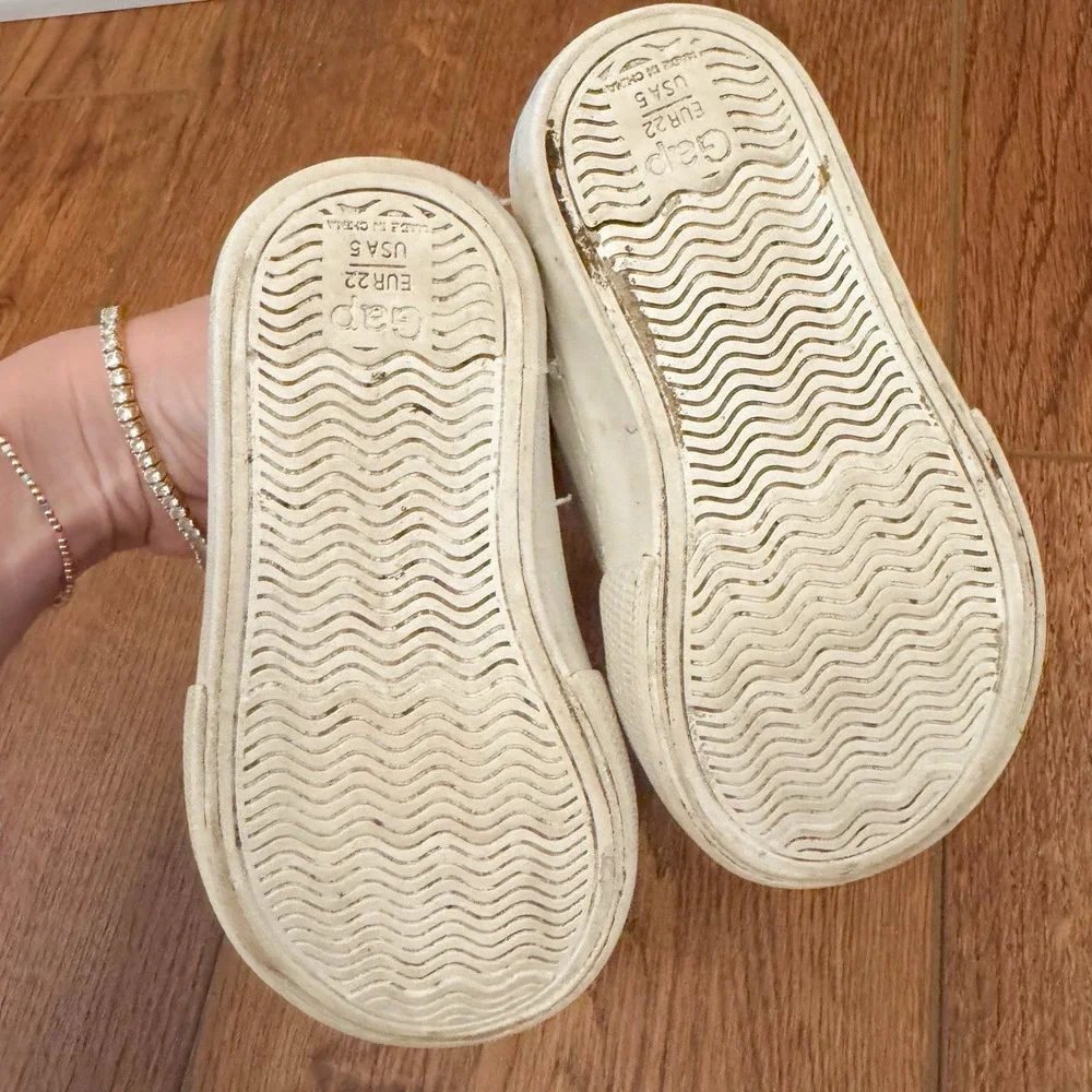 GAP Kids Toddler Girl‎ White Fasten Sneakers Size 5 GUC